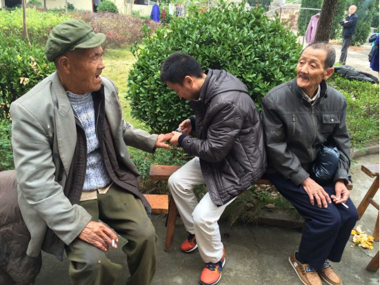 捐一件衣服送一份温暖 捐一件衣服送一份温暖