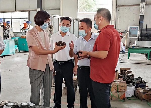 鄂州市委常委、统战部部长邹霞一行莅临昌利公司调研指导 鄂州市委常委、统战部部长邹霞一行莅临昌利公司调研指导